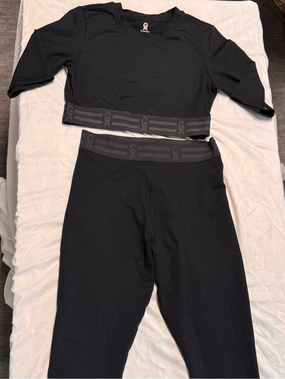 Good American Black Cropped Active Top & High-Waist Leggings Set
